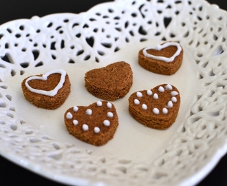 "For mye av det gode"-pannekaketårn, sukkerfrie pepperkake-biter og hjemmelaget pepperkakekrydder!