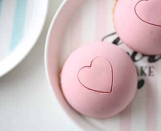 RASPBERRY MOUSSE LOVE HEARTS