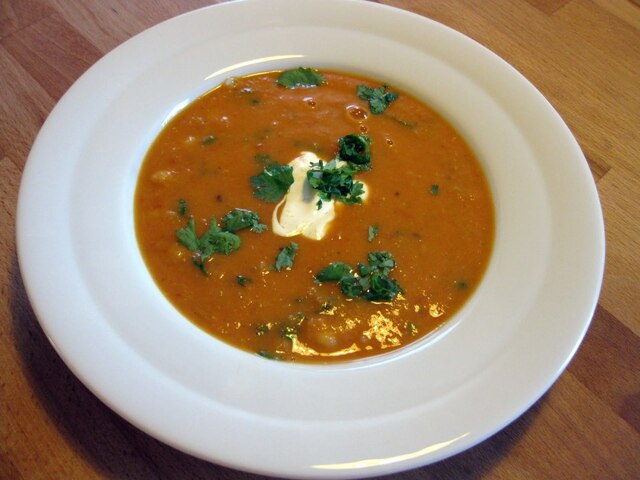 Suppe med linser, kikerter og chili