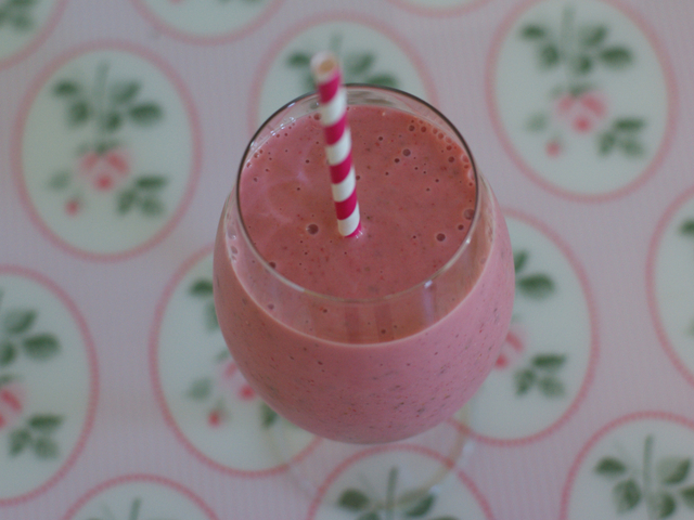 Pink smoothie & party decorations