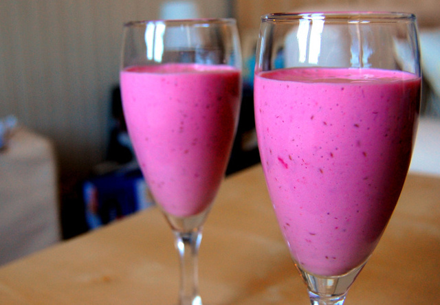 Mettende bringebærsmoothie