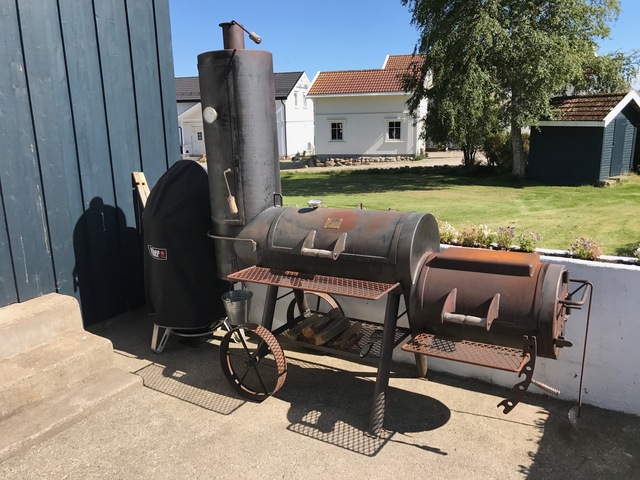 Oiling the offset smoker