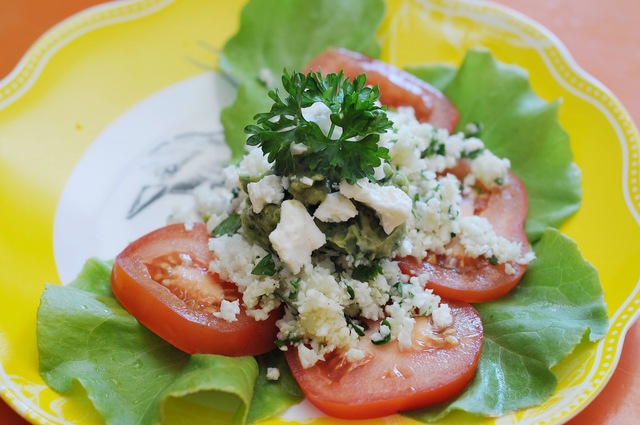 Blomkålris med mynte-guacamole