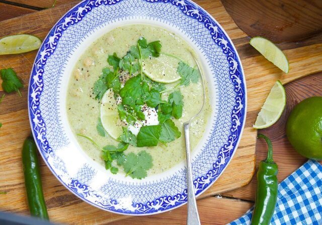 BILLIG STUDENTMIDDAG- BROKKOLISUPPE MED GRØNN CURRY