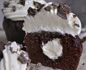 Sjokolade cupcakes med vaniljefyll