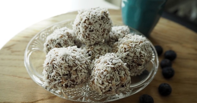 Coconut protein balls