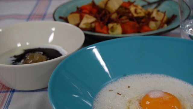 Suppe med ovnsbakte rotgrønnsaker, sennepssaus og egg
