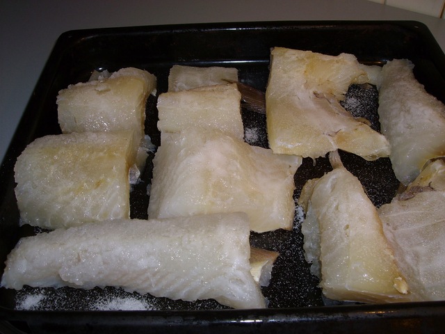 Lutefisk servert med sennepsaus og ertepure