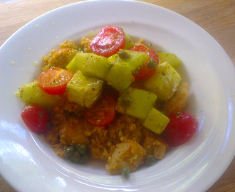 Agurk og tomatsalat med kylling i couscous