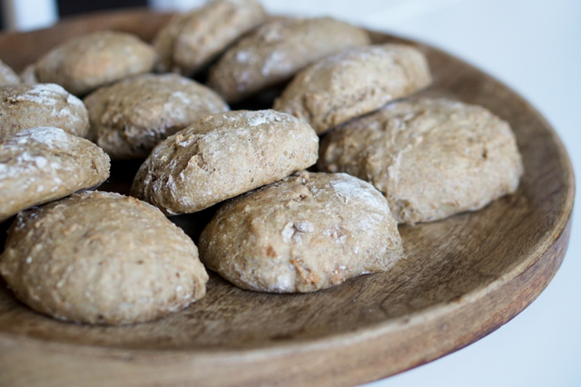 ELTEFRIE RUNDSTYKKER MED RUG OG SPELT