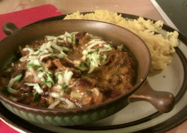 Kremet curry med spinat og bønner