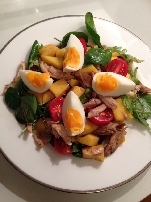 Kyllingsalat med egg og mango