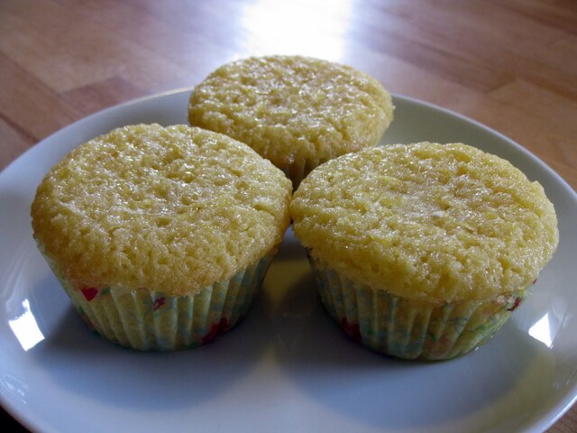 Lemon drizzle cakes