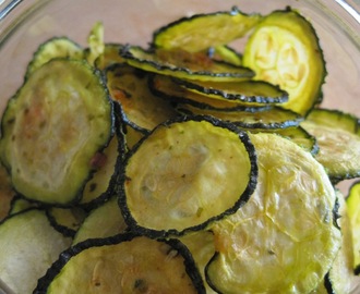 Spicy raw squash chips