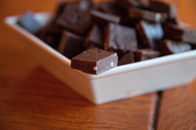 Sjokolade fudge med mandler