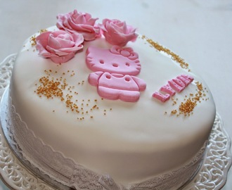 Kake med Hello Kitty dekor