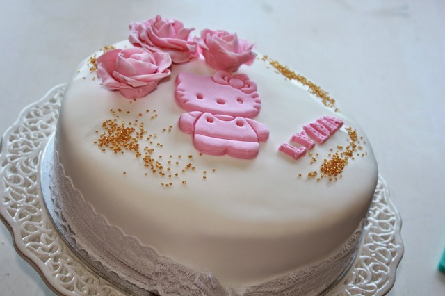 Kake med Hello Kitty dekor