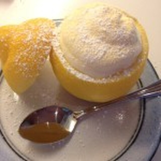 Sitroner fylt med sitron- og vaniljeparfait
