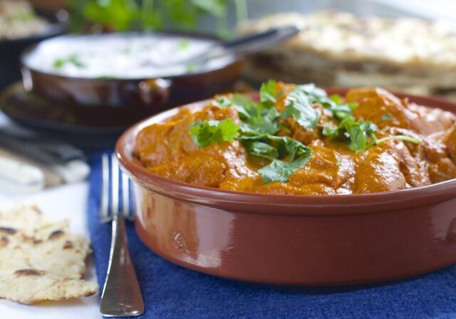 KYLLING TIKKA MASALA MED MIXED RAITA