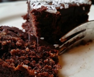 Saftig gluten- og melkefri langpanne sjokoladekake