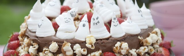 Sjokoladekake med spøkelser og digge saker