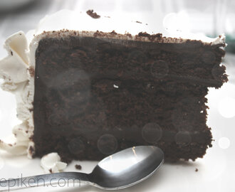 White Pillow Cake – med sjokolade på innsiden.