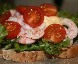 Garlic Prawns With Chilli & Bread