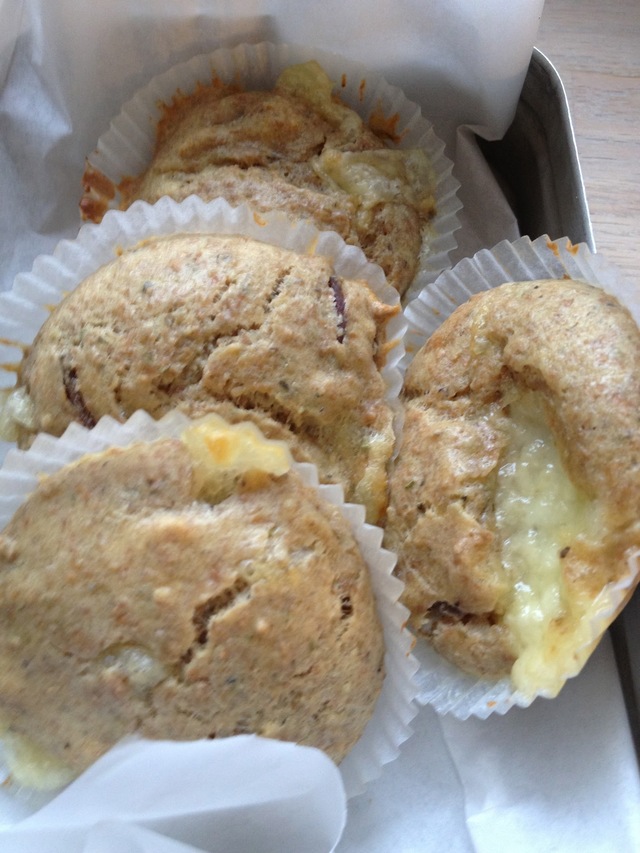 Glutenfri lunsjmuffins med mozarella og saltpølse
