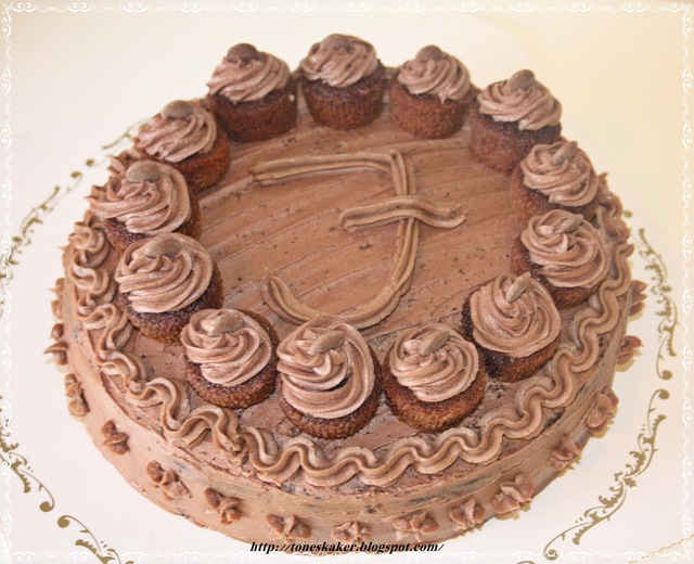Sjokoladekake m/ cupcakes :)