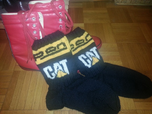 Sokker med logo fra CAT og PON (caterpillar socks)