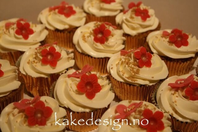 Cupcakes i rødt og gull