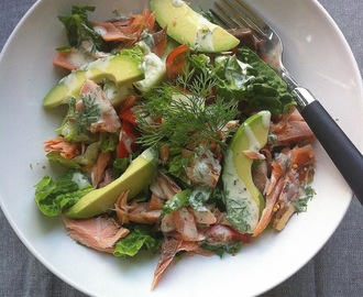 Laksesalat med avocado og syrlig honningdressing