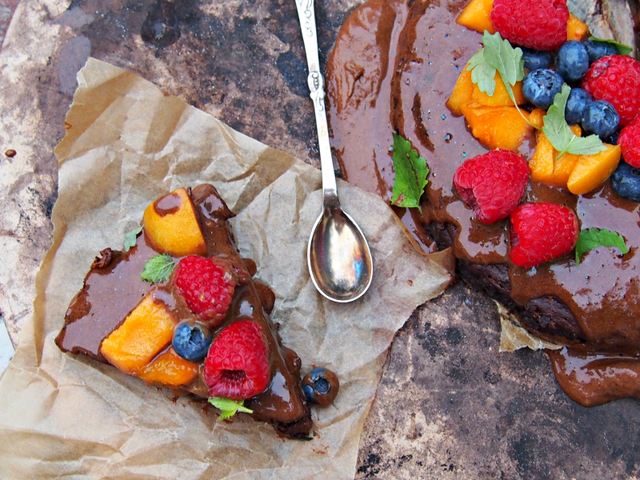 Søt, sunn og saftig sjokoladekake; bakt uten helsekostprodukter