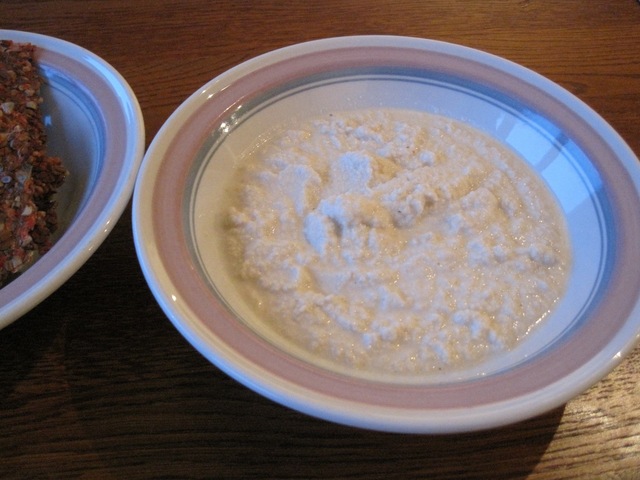 Torsdagskos med raw kjeks og raw sour cream
