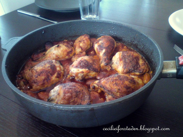 Kyllinggryte med hvitvin, oliven og chorizo