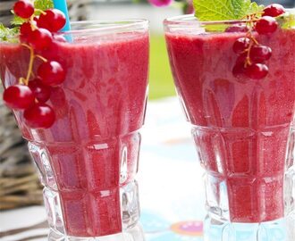 Bjørnebærsmoothie for 2- så godt så enkelt!