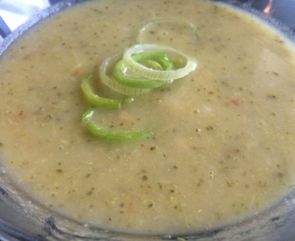 Kremet suppe med brokkoli, sellerirot og purreløk