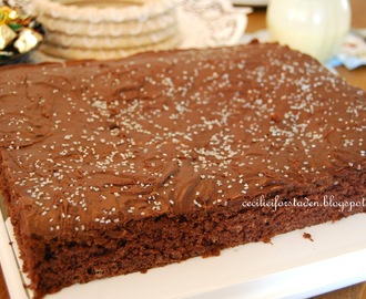Supersaftig sjokoladekake i langpanne