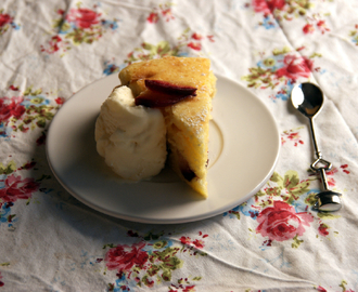 SAFTIG KAKE MED PLOMMER