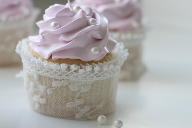Simple White Lemon  Cupcakes