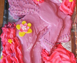 6 Års - Bursdagsfeiring med Enhjørning Kake & Hjemmelagde Pompom'er