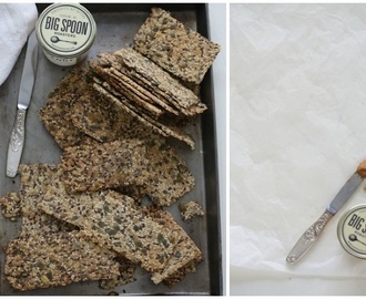 Crispbreads with seeds and oats