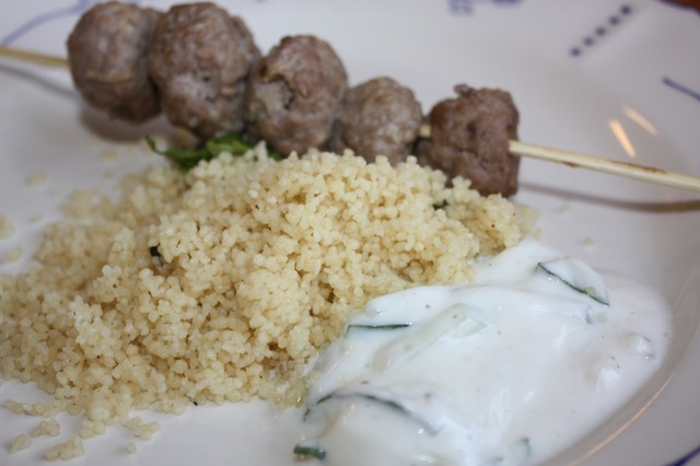 Greske lammeboller med tatziki og couscous