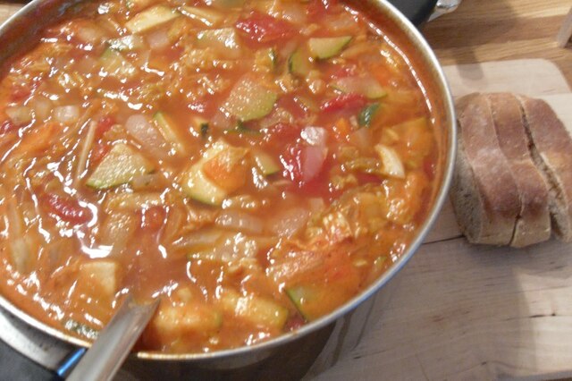 Minestrone med friske grønnsaker