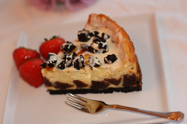 O’hellige Oreo Brownie Mosaic Cheesecake