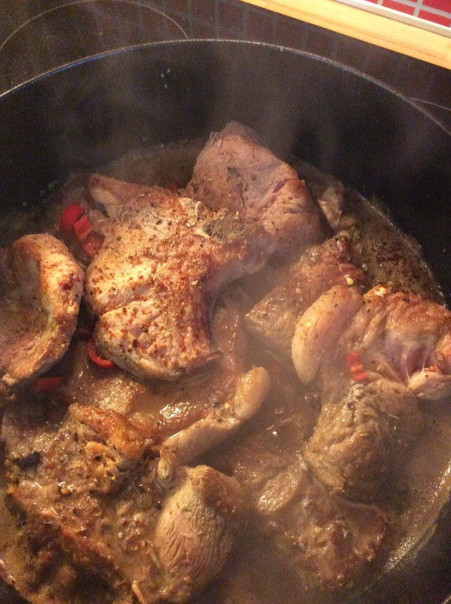 Enkel og  megagod spicy pulled pork av nakkekoteletter.