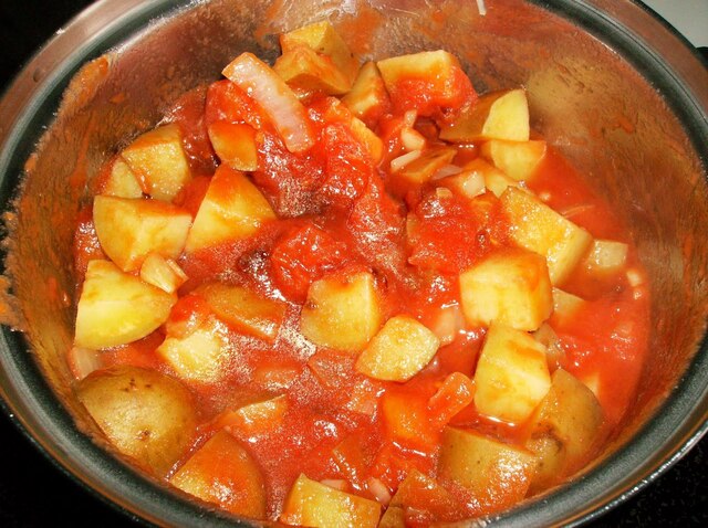 Potet- og tomatgryte