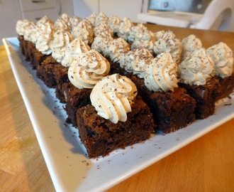 Kaffebrownies med marengssmørkrem.