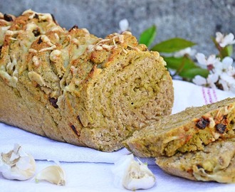 Pestobrød med hvitløk og soltørkede tomater