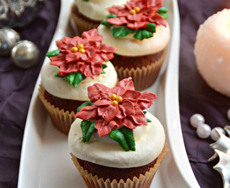 Sjokolade-appelsin cupcakes med julestjerne pynt